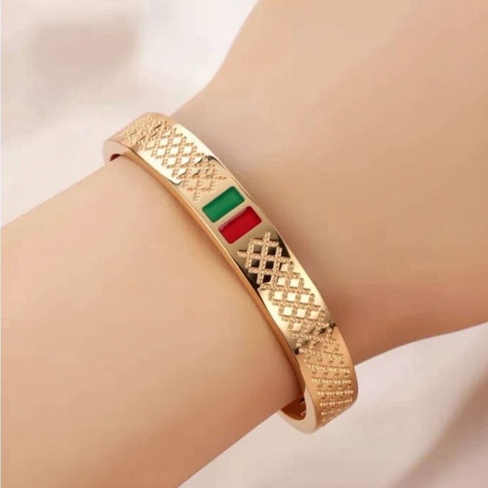 Stainless Steel Gold Bangle 🆕 - Picture 2 of 3